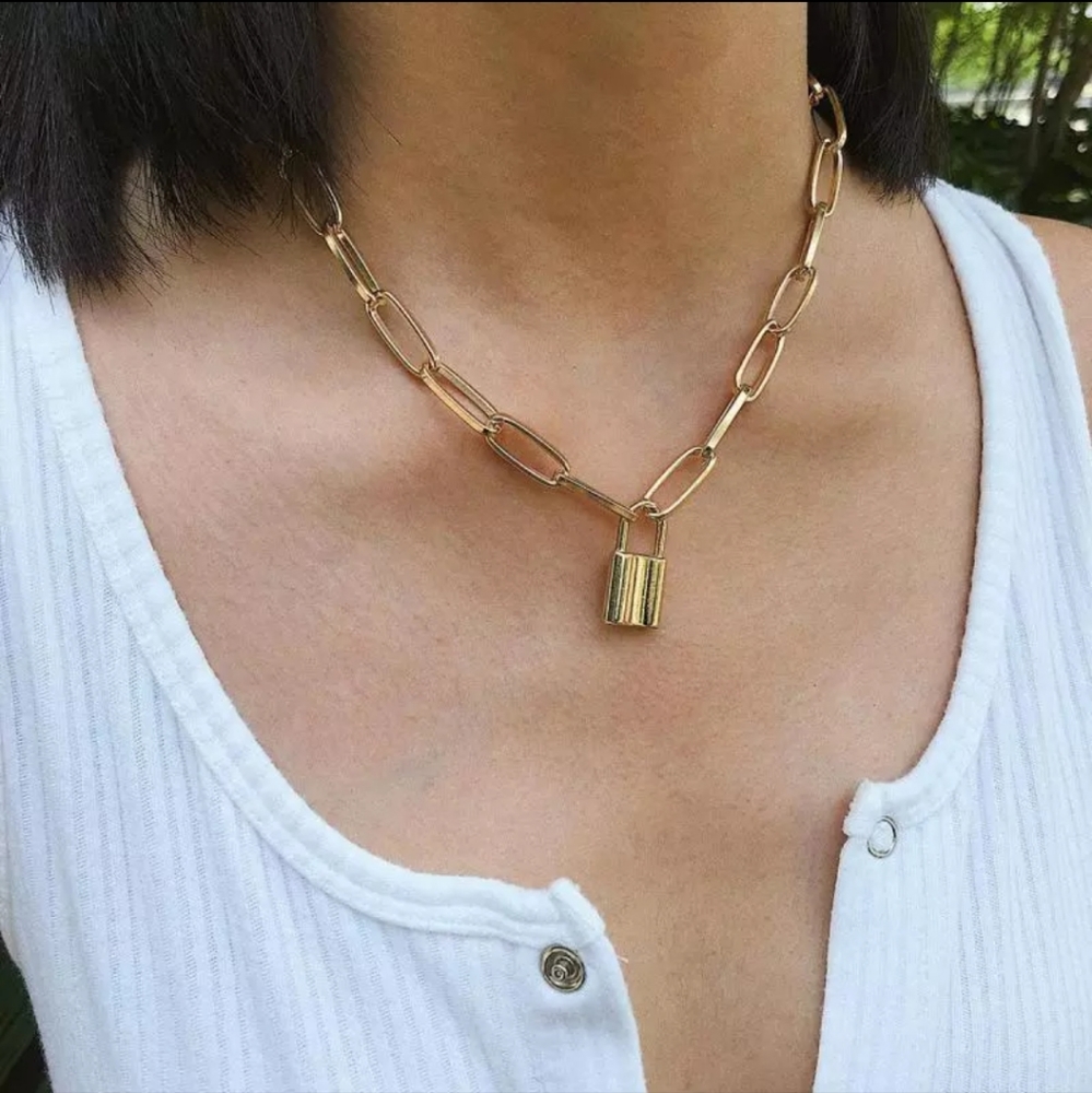 Padlock-shaped Pendant Necklace